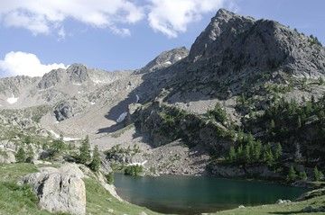 lake mountains mercantour gr52 trek france